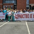 “16 minuta tišine” ispred zdravstvenih ustanova u Valjevu – Zdravstvo je uz studente