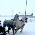 Nestvarni prizori iz Donjeg Srema kao iz čuvene pesme Zvonka Bogdana: Tu su prvi sneg, zaprega i dva konja...