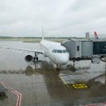 Još jedan avion iz Dubaija sleteo u Beograd