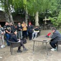 Crvena jabuka na Letnjoj pozornici u niškoj Tvrđavi 22. maja, uz pesme koje traju četiri decenije