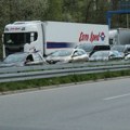 Kilometarske kolone na granicama Srbije: Na Šidu se čeka čak pet sati, višesatna zadržavanja i na Batrovcima