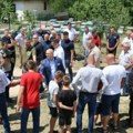Vučević u poseti porodici u Mramorcu: Asfalt pokazatelj da se ne radi samo pred izbore