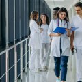 Vraćaju se iz inostranstva lekari, sestre i tehničari: 12 novih medicinara započelo rad širom Srbije