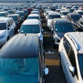 Neverovatne scene na aerodromu u Podgorici: Automobilima lome rampe da ne bi platili parking