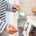 Prašak, gel ili kapsule: Jedan izbor može da vam uništi tamnu odeću