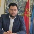 Nova medijska hajka na Marka Kovačevića: Predsednik Opštine Nikšić na udaru zbog - nameštanja kaiša sata (foto)