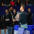 “Novak nam obično uzima trofeje, nisam navikao da mi ih daje”: I Tipsarević mu pomogao da osvoji titulu