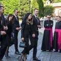 Žena premijera Crne Gore izgleda kao milion dolara: Pojavila se u Vatikanu u crnoj haljini uz telo: Ovako je izgledao susret…