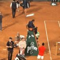 Šmekerski gest! Novak rutinski do trećeg kola preko Mišolića: Usledio je potez Đokovića koji je oduševio Pariz