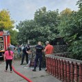 (Video) Izazvao požar, pa započeo rafalnu paljbu! Detalji drame u Novom Sadu: Vatrogasci se bore sa vatrenom stihijom…