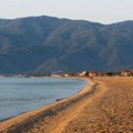 Misterija devojčice (3), čije telo je nađeno na plaži u Grčkoj još traje: Jedna stvar policiji otežava posao