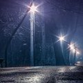 Nestajale klupe iz parka u Novom Sadu: Kamere u jednoj zgradi snimile šta se dešava, stanari u šoku (snimak)