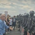 Žandarmerija potiskuje građane kod novosadske Klise: Počeo protest na 3 lokacije protiv „režimskih skupova“