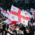 Demonstranti u Tbilisiju pokušali da upadnu u dvorište predsedničke palate