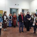 Ženski „rukopis“ senzibilniji: Izložba „Žene umetnice“ pred paraćinskom publikom (foto)