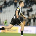 Bivši golman Zvezde katastrofalnom greškom poklonio pobedu Partizanu, ovako su crno-beli slavili