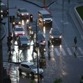 (Foto, video) Snažno nevreme stiglo u Beograd - na snazi hitno upozorenje! Tamni oblaci prekrili prestonicu: Grmljavina…