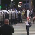 Incidenti u centru Beograda: Tuče i pirotehnika nakon završetka protesta