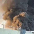 (Video) Bukti Rusija, Ukrajinci izveli žestok udar Plamen guta stratešku vazduhoplovnu bazu i jednu od najvećih rafinerija…