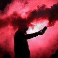 Masovna tuča navijača u centru grada, "sevale" baklje, evo kako je sve počelo!