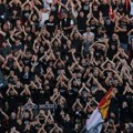 Haos pred derbi: "Delije" i "grobari" se gađali bakljama, evo kako je sve izgledalo! (video)