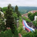NOĆ NA SEVERU KiM PROTEKLA MIRNO, Srbi se i dalje okupljaju ispred zgrada opština
