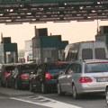 Аутомобили на Хоргошу чекају три сата, на Батровцима пола сата да изађу из земље; Радови на неколико деоница ауто-пута Е-75