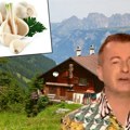 "Evo me u mojoj kolibi, sadim beli luk" Folk pevač ovako je živeo godinu dana: Za svaki slučaj, da se nađe!