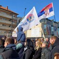 Poljoprivrednici pevali „Izađi mala“ i „uznemirili“ funkcionera SNS: Sad im se sudi zbog toga