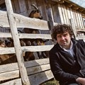 Naš glumac čuva koze i hranu sprema na vatri: Ima nekoliko kuća van Beograda, a evo kako mu izgleda veliko imanje (foto)