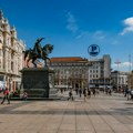 Na banu Jelačiću u centru Zagreba osvanuo grafit: „Srbi se bore“. Ono što piše s druge strane spomenika Hrvate posebno boli…