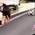 (Uznemirujuće) Stravično prebijanje u Užicu: Muškarca gaze i šutiraju u glavu nasred ulice, žena panično doziva pomoć