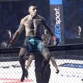 Džoker Ilić brutalnim nokautom uspavao Žgelu, pa se popeo na kavez i hrvatskoj publici poslao poruku