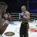 Srbin brutalno nokautirao rivala! Sevnula pesnica, protivnik pao u nesvest! Nokaut kakav se retko viđa: Mađar će dobro…