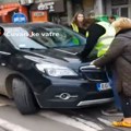VIDEO: Automobilom se zaleteo na studente u Beogradu, saobraćajna policija nije reagovala