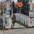 Надлежни у Крагујевцу нису поставили ограду на небезбедном пешачком мосту