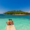 Svi su odlepili za „albanskim Maldivima“: Letovalište sa tirkiznim morem i peščanim plažama, a sa cenama kao u Srbiji