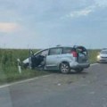 Prve slike udesa na zrenjanincu: Povređeno više ljudi na drumu između Besnog Foka i Čente, gepek razvaljen, drugi se…