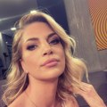 Ćerka srpske pevačice ostala zaglavljena u liftu: Preživela pravu dramu: "Hvala sjajnim vatrogascama, unutra je bilo milion…