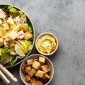 Cezar salata napunila 100 godina: Ko ju je izmislio i kako glasi pravi recept?