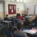 Deset studenata upisalo smer za profesora matematike: Đacima časove drže studenti jer profesora nema - neće niko