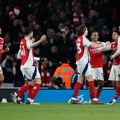 Arsenal ponizio Mančester siti, Junajted se ponovo obrukao, Totenhem slavio