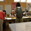 Guranje ispred Gradske uprave u Zaječaru: Opozicija tvrdi da joj policija ne dozvoljava ulaz u zgradu