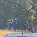Uhapšeni studenti na livadi ispred Fakulteta dramskih umetnosti