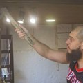 Dejan Dragojević demolirao kuhinju u novoj kući! Letele šerpe i lonci, sve rasturio sekirom
