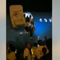 (Video) Putnici iskaču iz aviona na pistu! Satima bili u pregrejanoj kabini, pa se odlučili na dramatičan korak: "Bilo je…