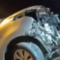 Dve osobe povređene Prednji deo automobila potpuno smrskan: Direktan udes na putu Čačak - Požega (video)