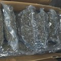 (FOTO) U garaži u Beogradu policija zaplenila oko 100 kilograma marihuane