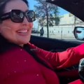 Dragana Mirković se snima u autu vrednom 130 prosečih plata: Stala na sedište i digla ruke uvis: Provozala ga ulicama, sve je…
