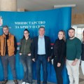 Држава дели шаком и капом! Нови живот за још пет породица на селу у Сомборској општини. Млади потписали уговоре, ево коме су…